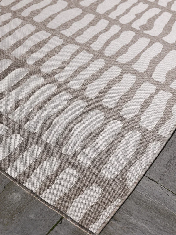 trail rug, tracks clay
